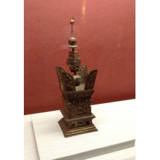 Reliquary, gilt bronze plaque, four-point, heart shape